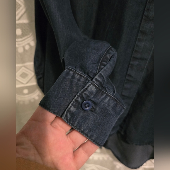 Chelsea & Violet Navy Blue Denim Look V Neck Blouse Zip Up Back Women's XS - Picture 2 of 14